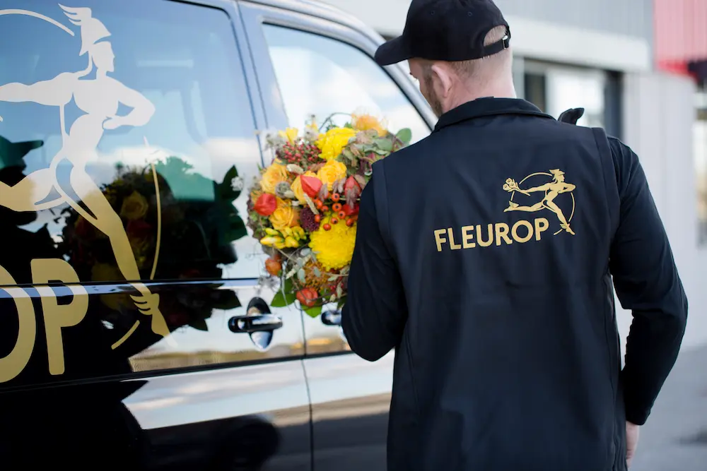 Fleurop Flower Bag mit Wasserversorgung beim Floristen-Versand