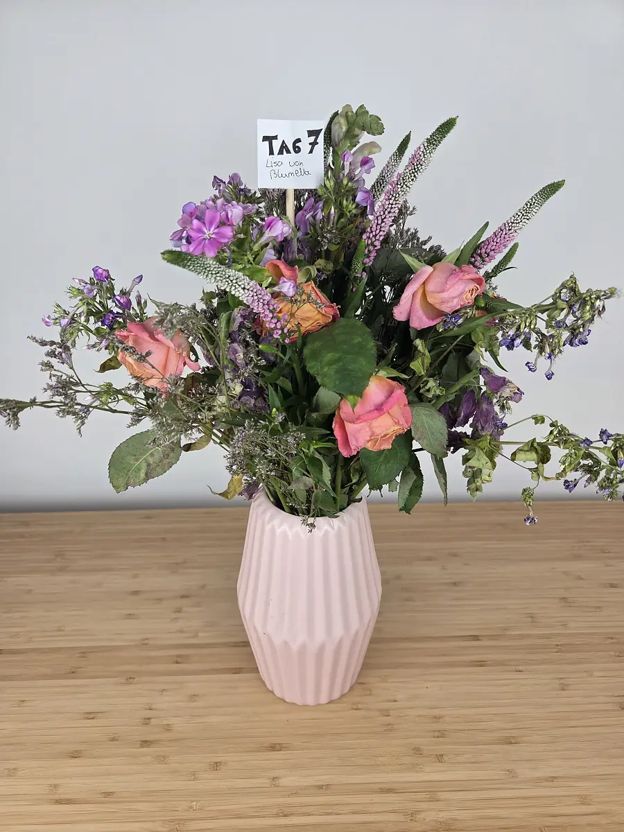 Bloomy Days Strauß an Tag 7, Rosen welk und Strauß ausgedünnt