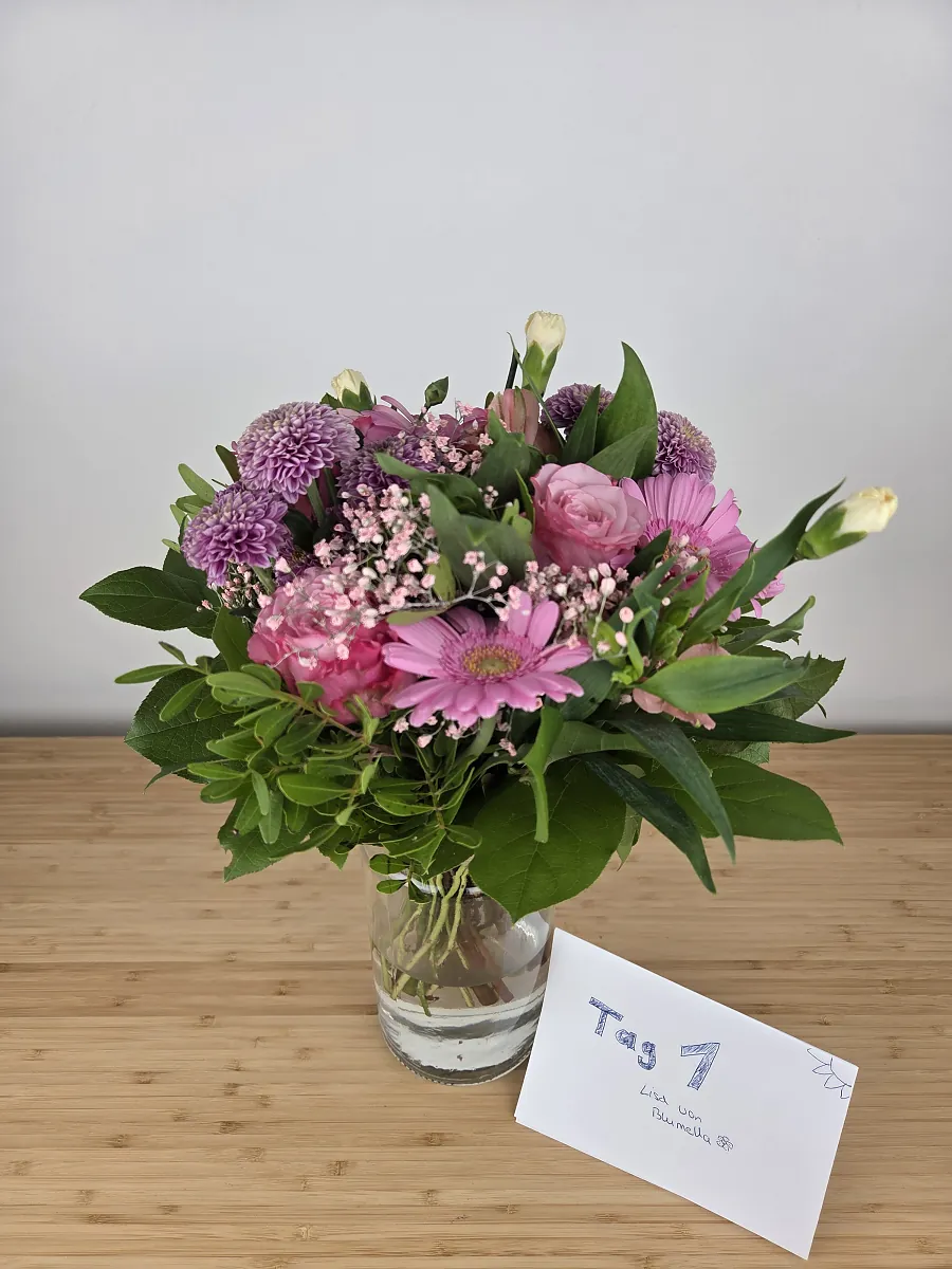 BLUME2000 Strauß Tag 1 bei Anlieferung, Nelken und Alstromerien noch in der Knospe