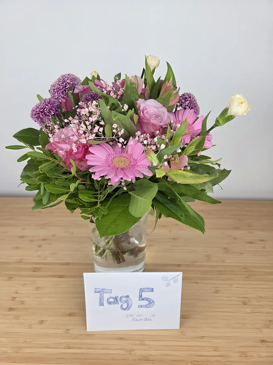 BLUME2000 Strauß Tag 5, Gerbera und Rosen unverändert frisch