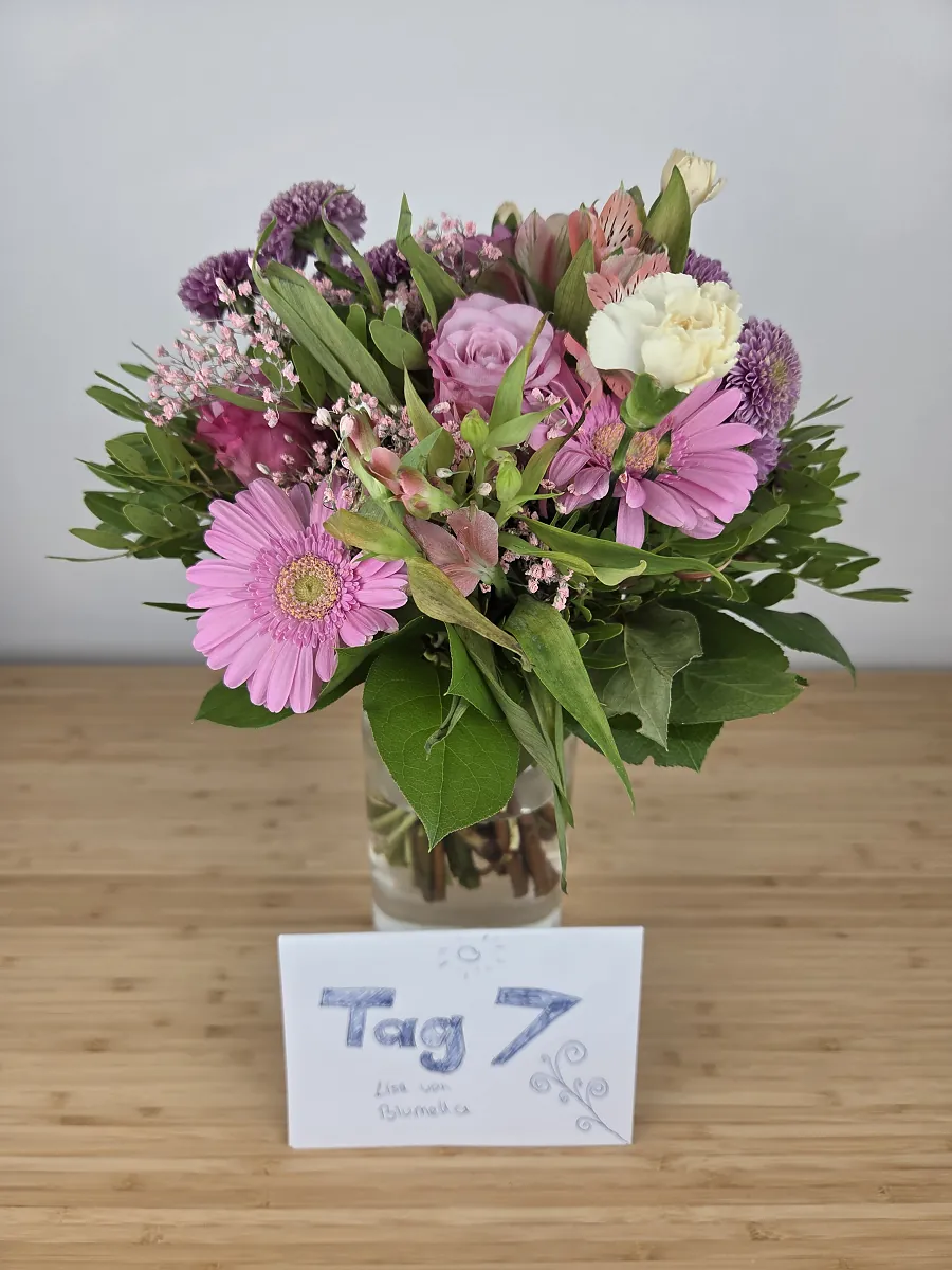 BLUME2000 Strauß Tag 7, kaum Welkes, Rosen leicht verblaut, Gerbera noch frisch