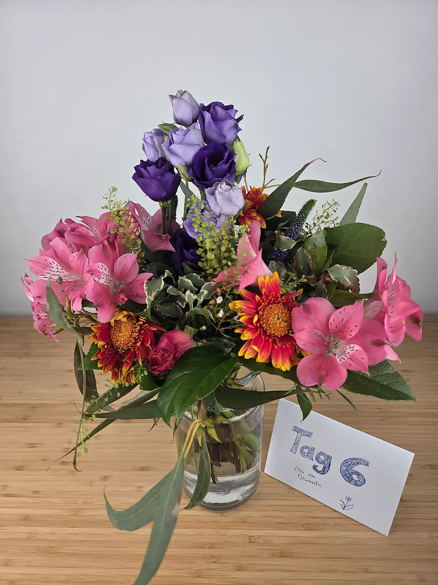 Bluvesa Strauß Tag 6, Lisianthus und Alstromerien am Peak, Rosen und Gerbera lassen nach