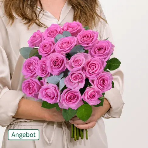 18 rosa Rosen mit Eukalyptus